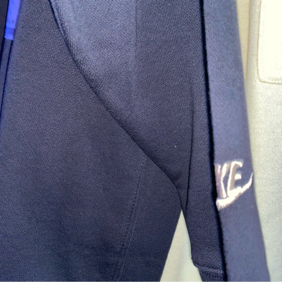 Nike Embroidered Round Neck Pullover. - Picture 7 of 8